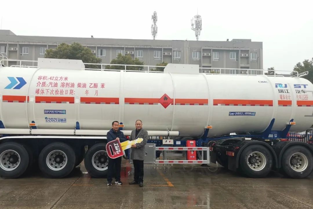 liquid tank truck